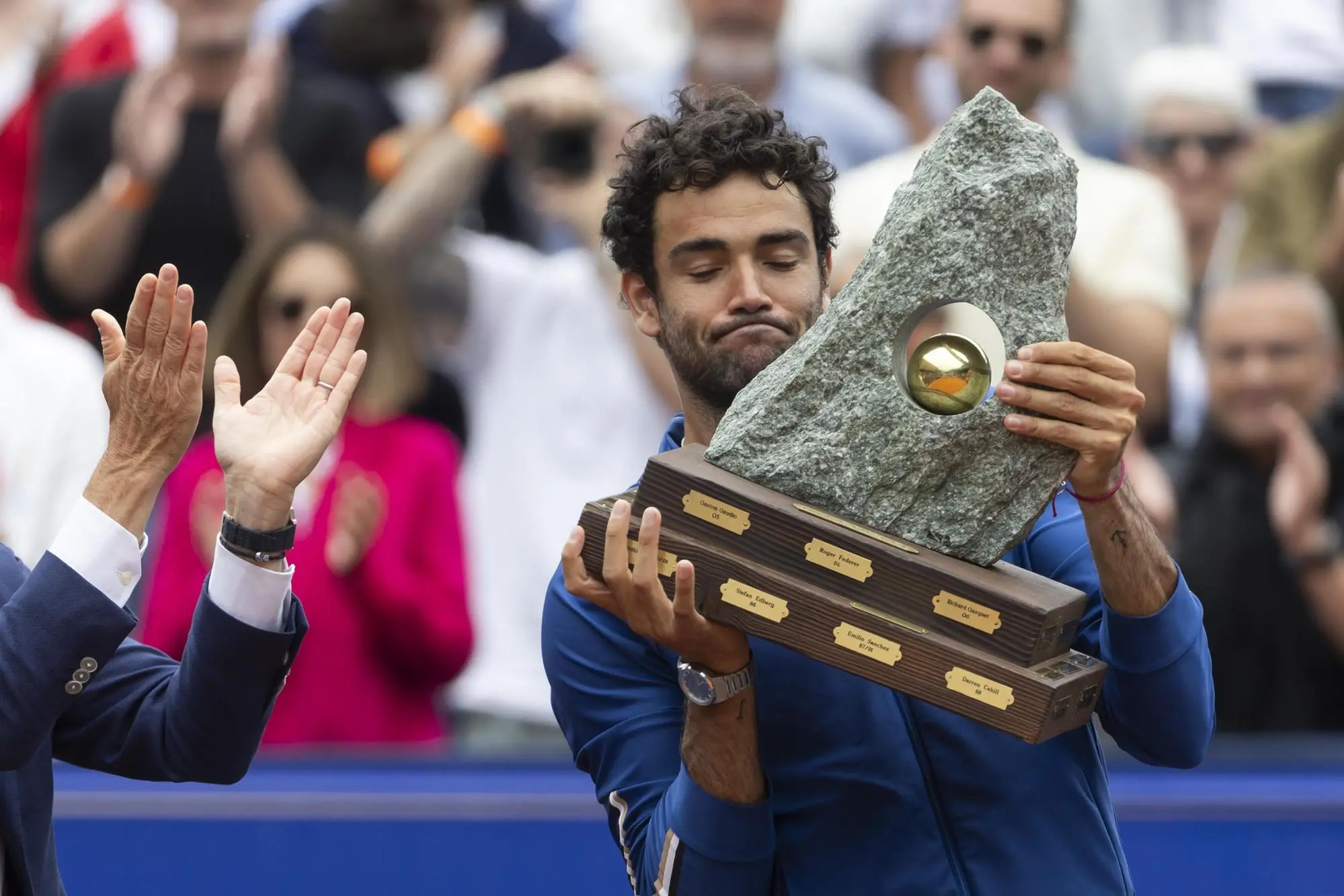 epa11490125 Matteo Berrettini of Italy celebrates with the trophy after winning the final match against Quentin Halys of France at the Swiss Open tennis tournament in Gstaad, Switzerland, 21 July 2024. EPA/PETER KLAUNZER