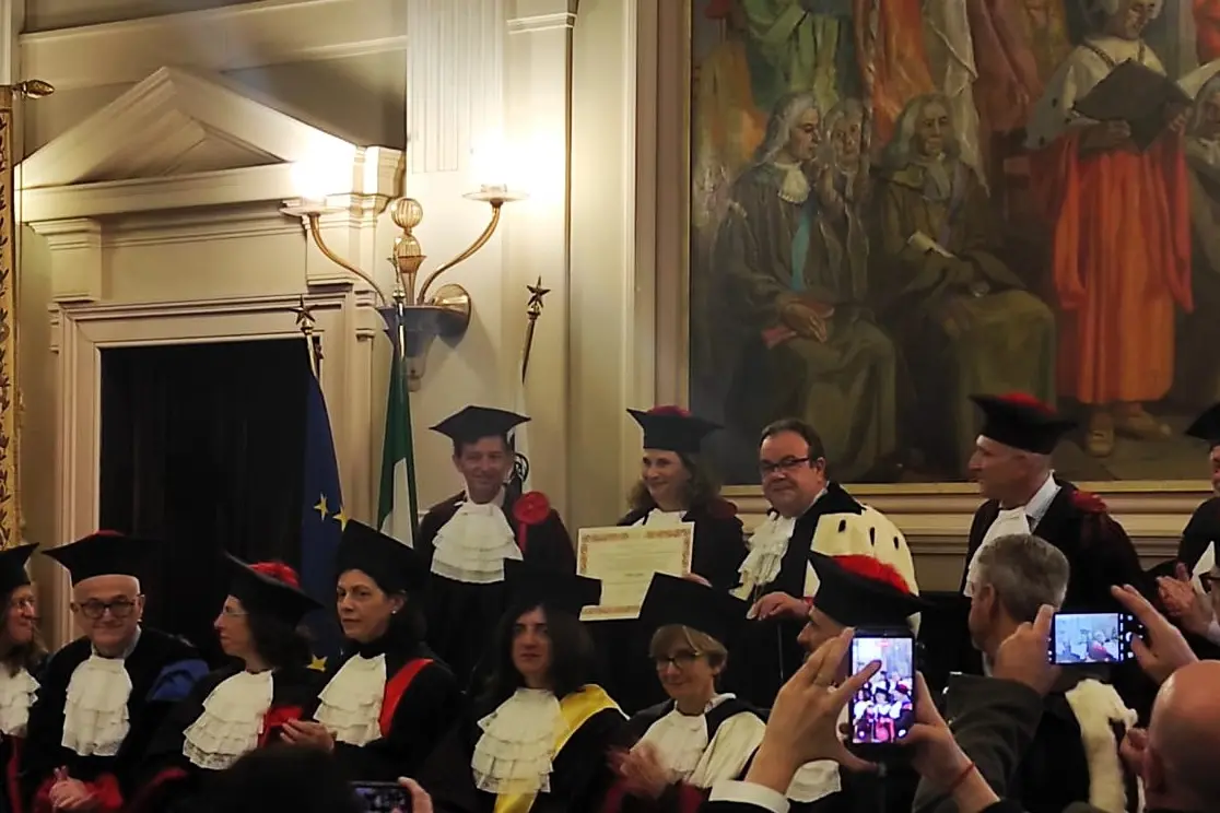 La consegna della pergamena a Ilaria Capua (foto G. Marras)