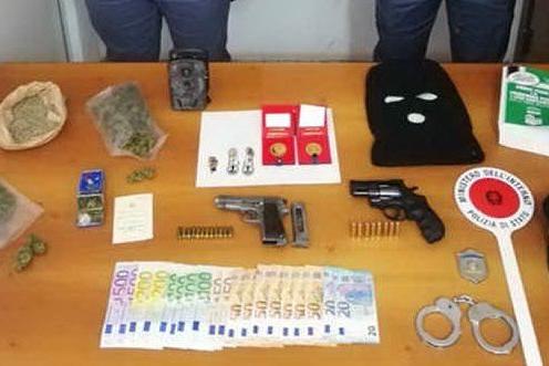 Armi e droga in casa: arrestato un 28enne a Lanusei