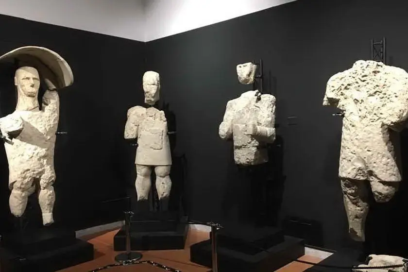 Le statue esposte al museo di Cabras (Archivio L'Unione Sarda)