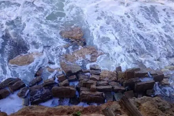 Le scale di accesso alla spiaggia di Abbacurrente