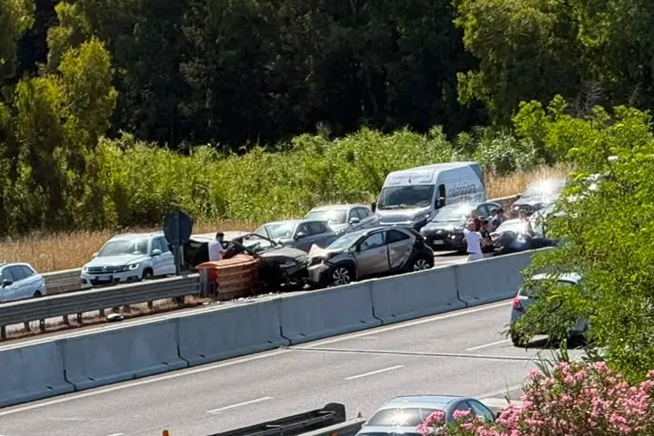 Incidente sulla 131 (Foto: Ylenia Mascia)