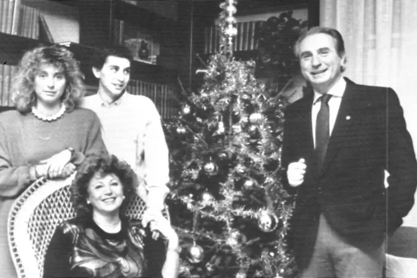 Azeglio Vicini trascorre le feste natalizie nella sua casa di Brescia con moglie e figli