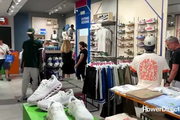 Oristano, “Shopping sotto le stelle” tra luci e ombre