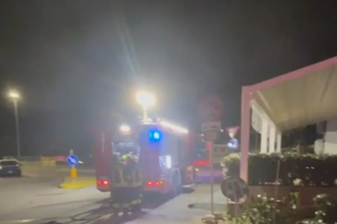 Sassari, vigili del fuoco davanti a Capitan Hook (Floris)