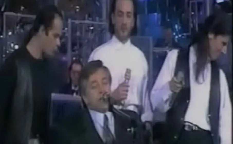 Sempre sul palco dell'Ariston, con i Tazenda, nel 1991 (Archivio L'Unione Sarda)