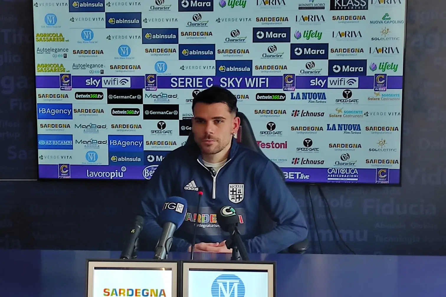 L'attaccante Daniele Sorrentino (foto G. Marras)