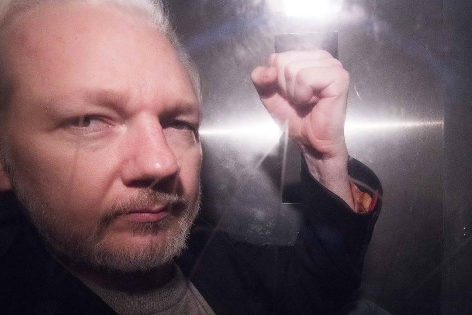La Svezia chiede l'arresto di Julian Assange per stupro