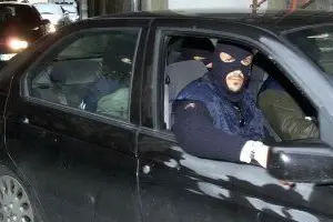 Agenti della Digos durante un'operazione