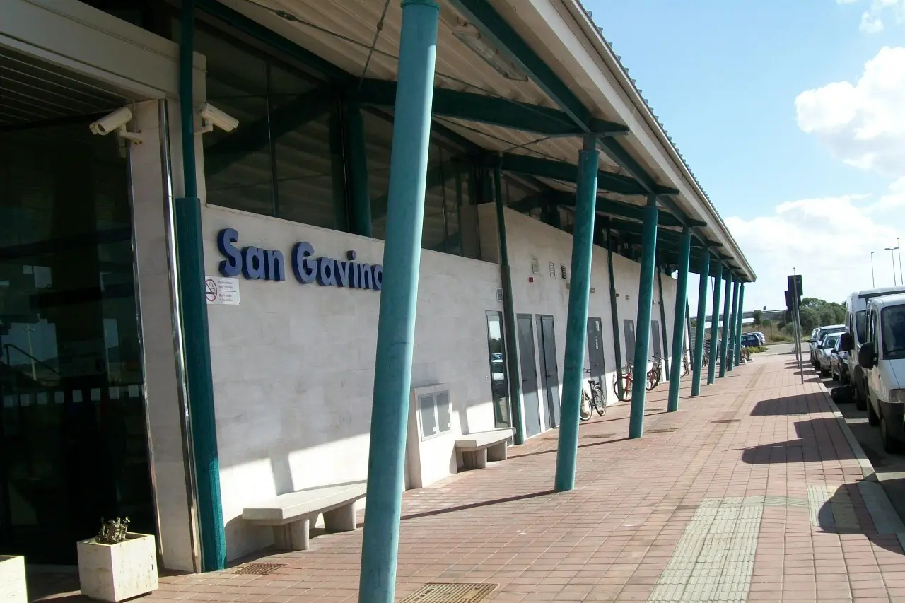 La stazione di San Gavino (archivio)