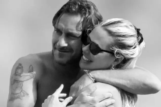 Ilary Blasi e Francesco Totti (foto Instagram)