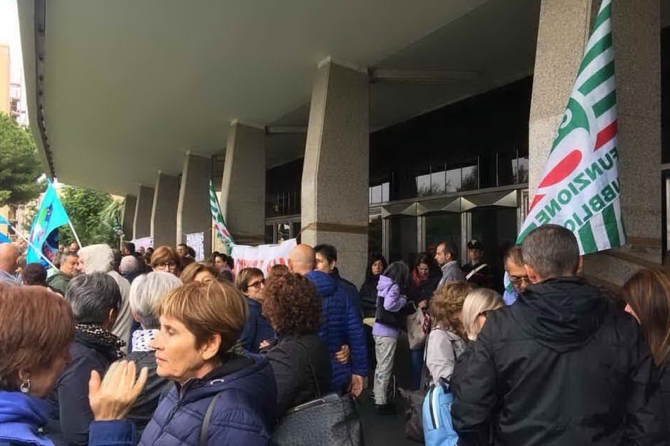 Una protesta dei dipendenti (Archivio L'Unione Sarda)