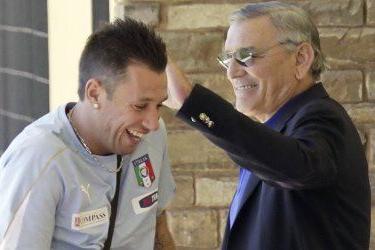 Gigi Riva scherza con Cassano in uno dei raduni della Nazionale italiana di calcio