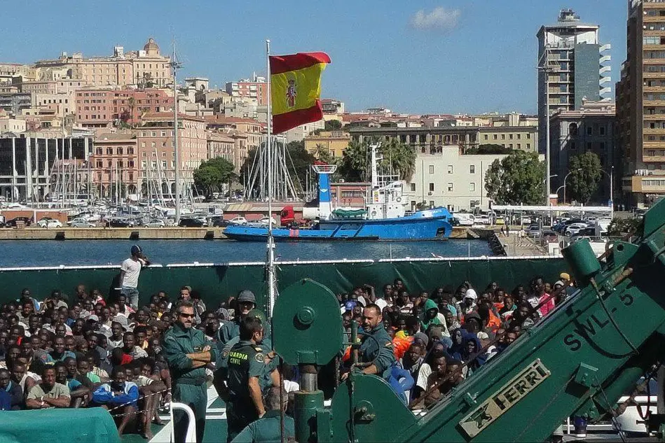 Migranti al porto di Cagliari
