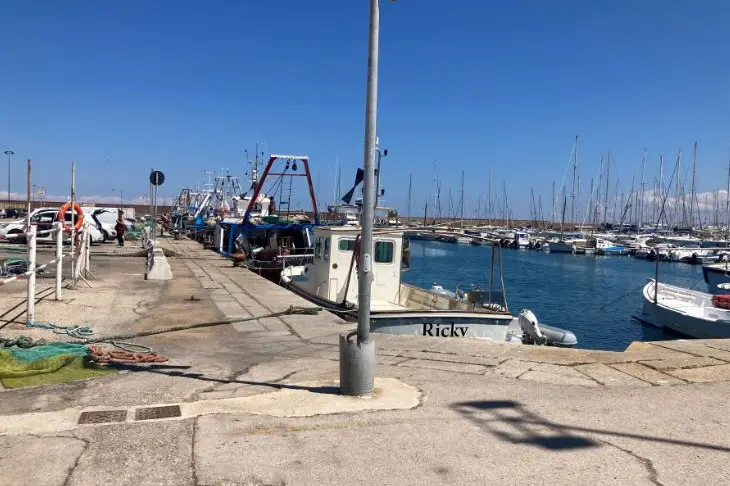 Pescherecci nel porto di Porto Torres