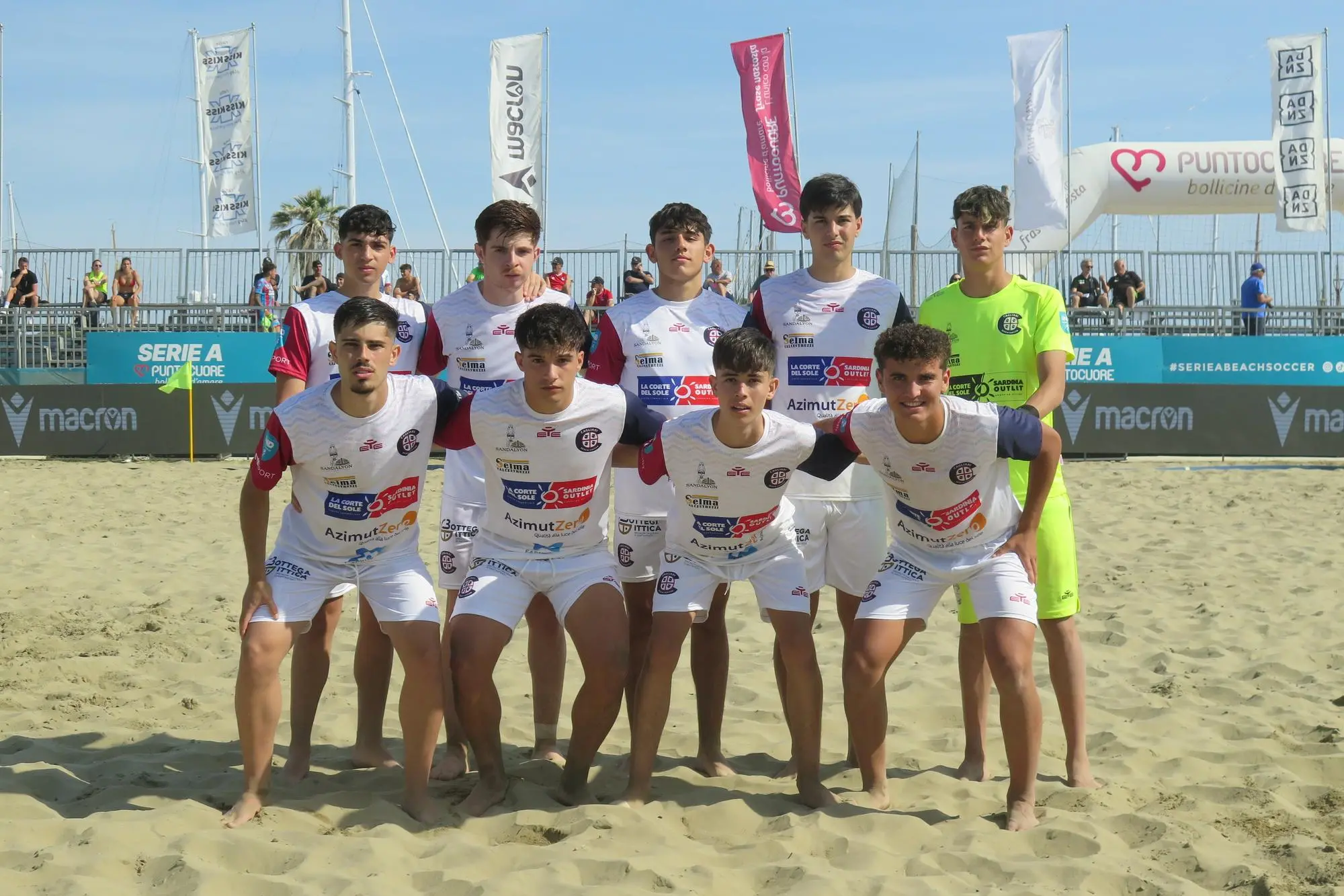 Il Cagliari Beach Soccer Under-20 schierato per la partita di oggi col Catania (foto concessa da LND)