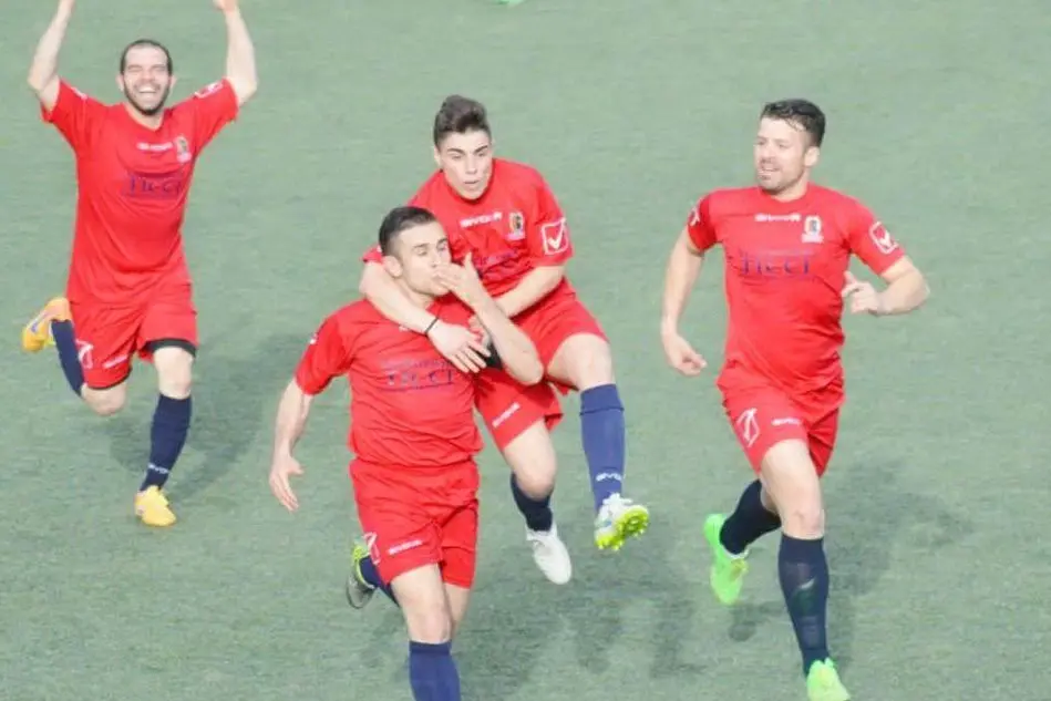 Tore Boi del Seulo 2010 festeggia un gol