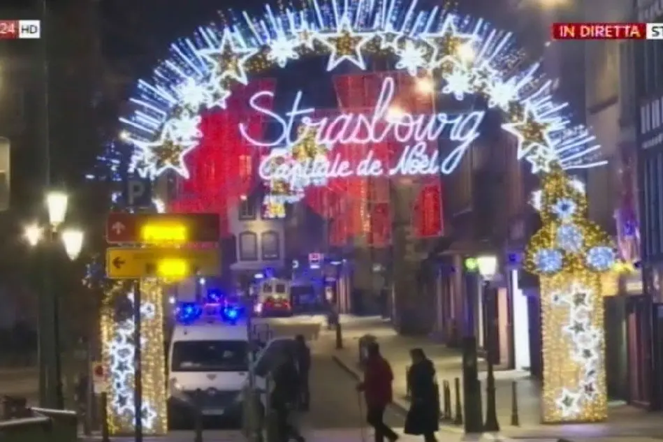 Il mercatino di Natale a Strasburgo (Ansa)