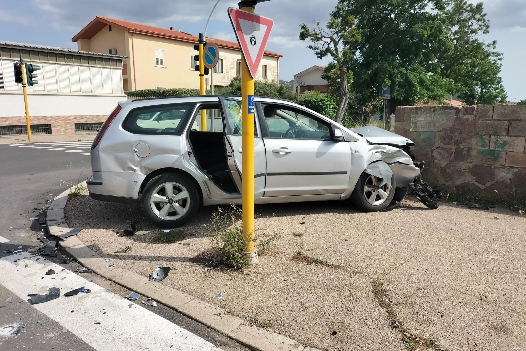 Una delle auto coinvolte nell'incidente (foto Scano)