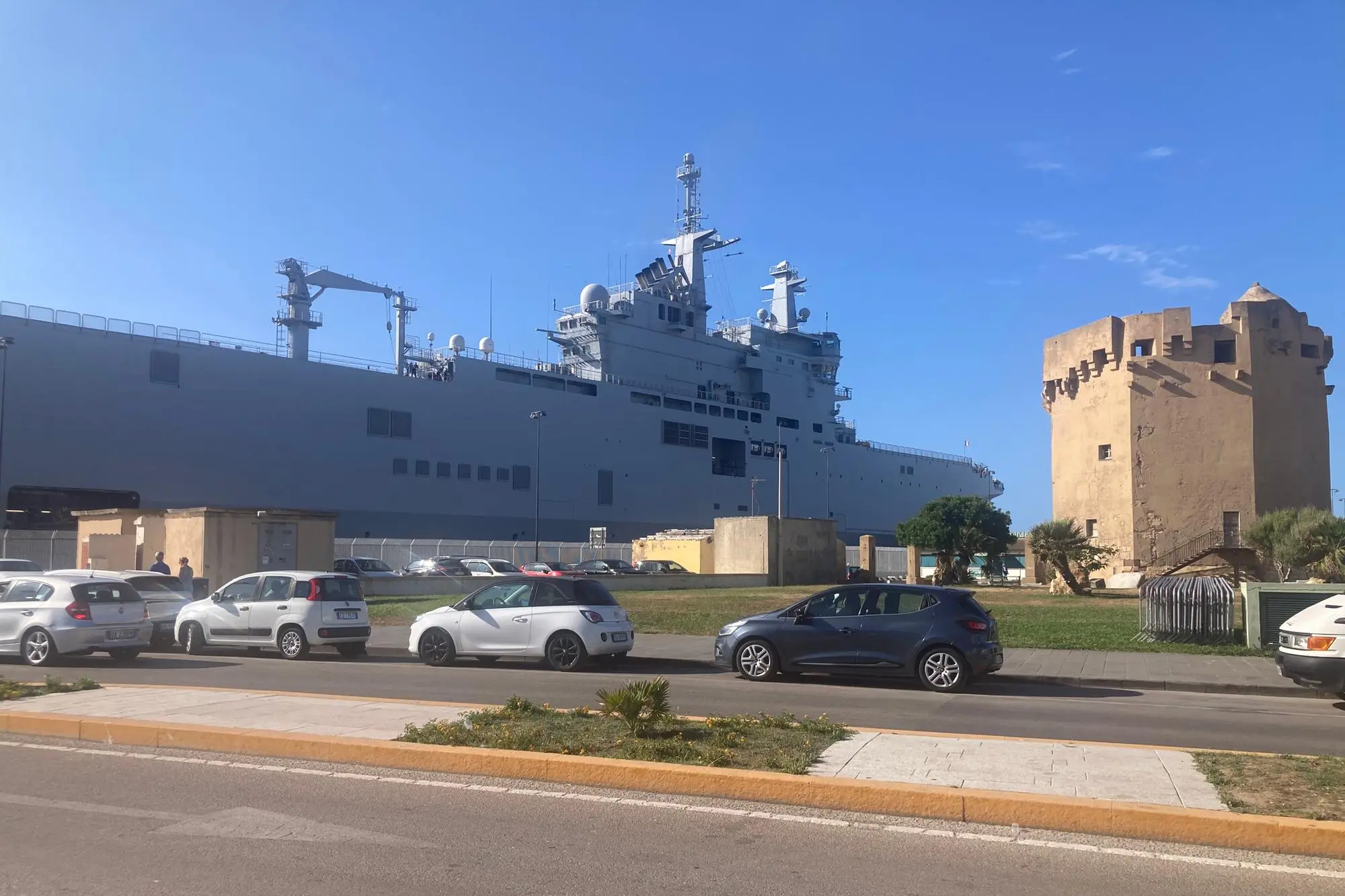 La nave Mistral in porto (foto Pala)