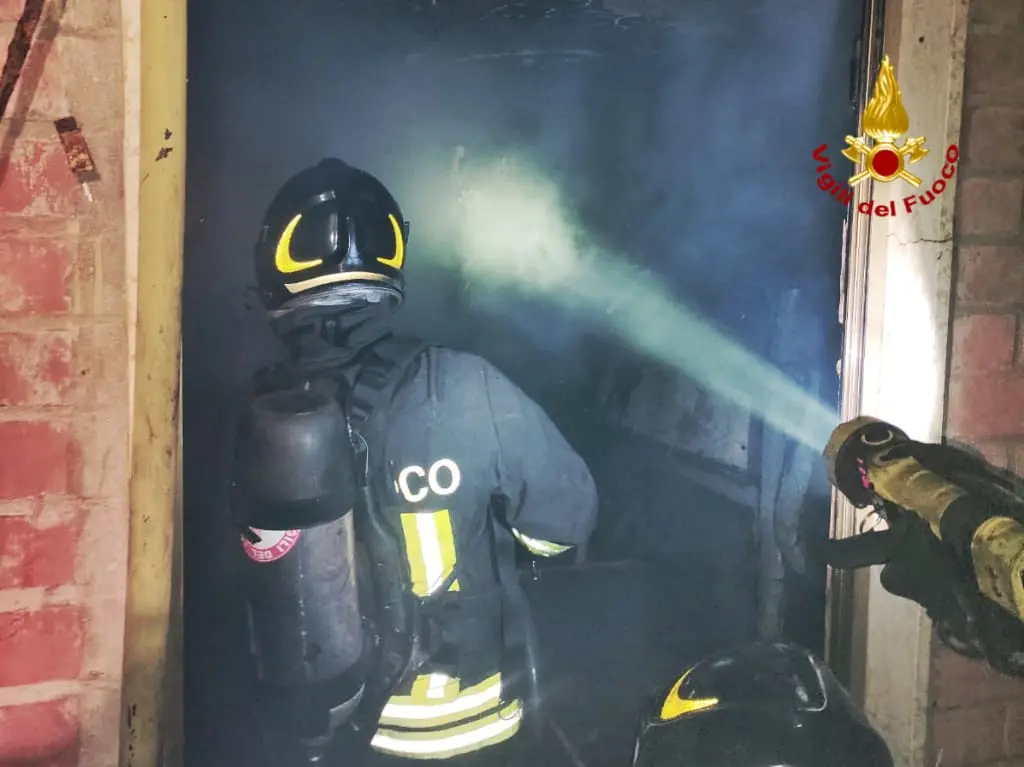L'intervento dei vigili del fuoco per l'incendio in via Copenaghen