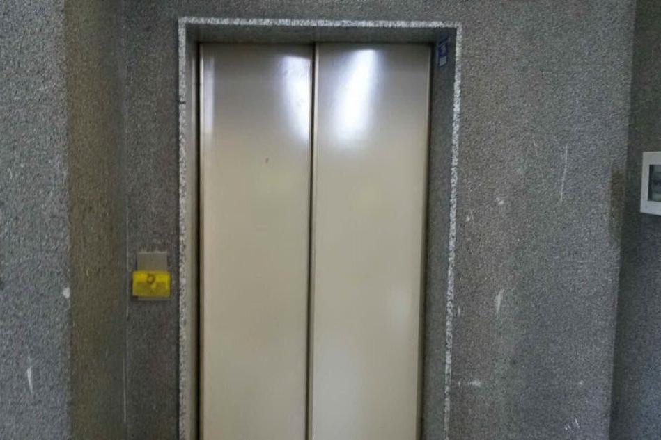 Quartu, ascensore fuori uso: al comando dei vigili ingresso vietato ai disabili