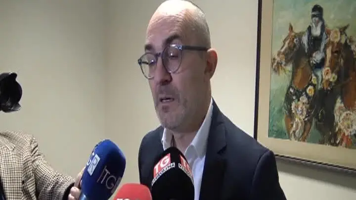 Fusione aeroporti, il centrodestra: «La Regione ridotta al ruolo di maggiordomo»