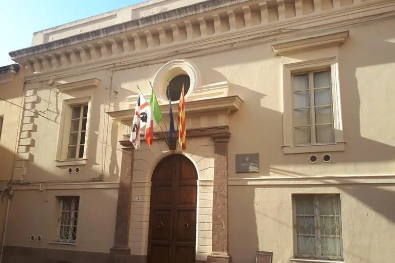 Il Municipio di Alghero (foto Ansa)