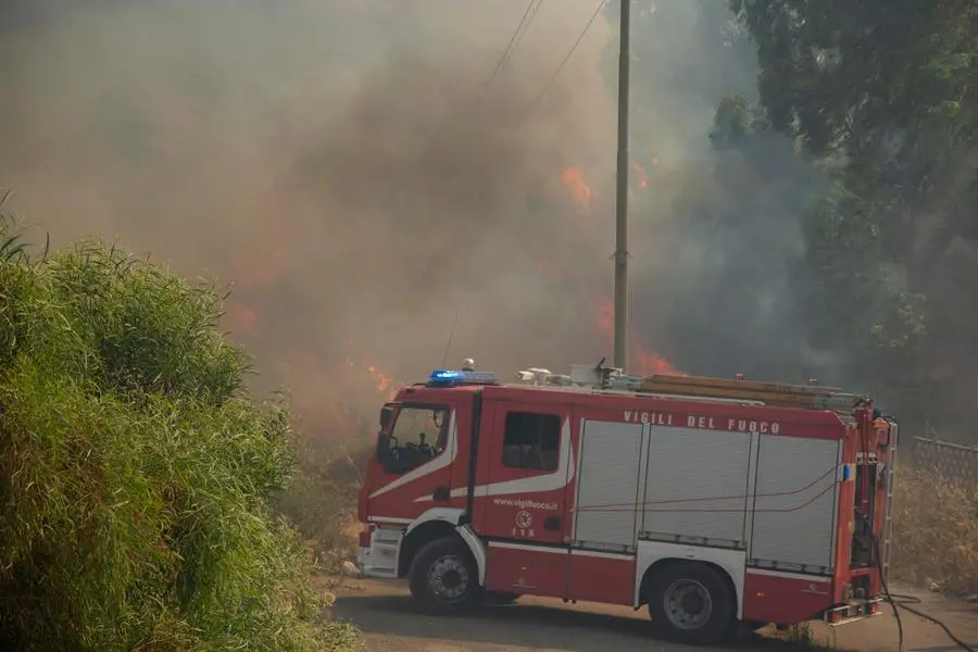 I Vigili del fuoco sul posto (L'Unione Sarda - Murru)
