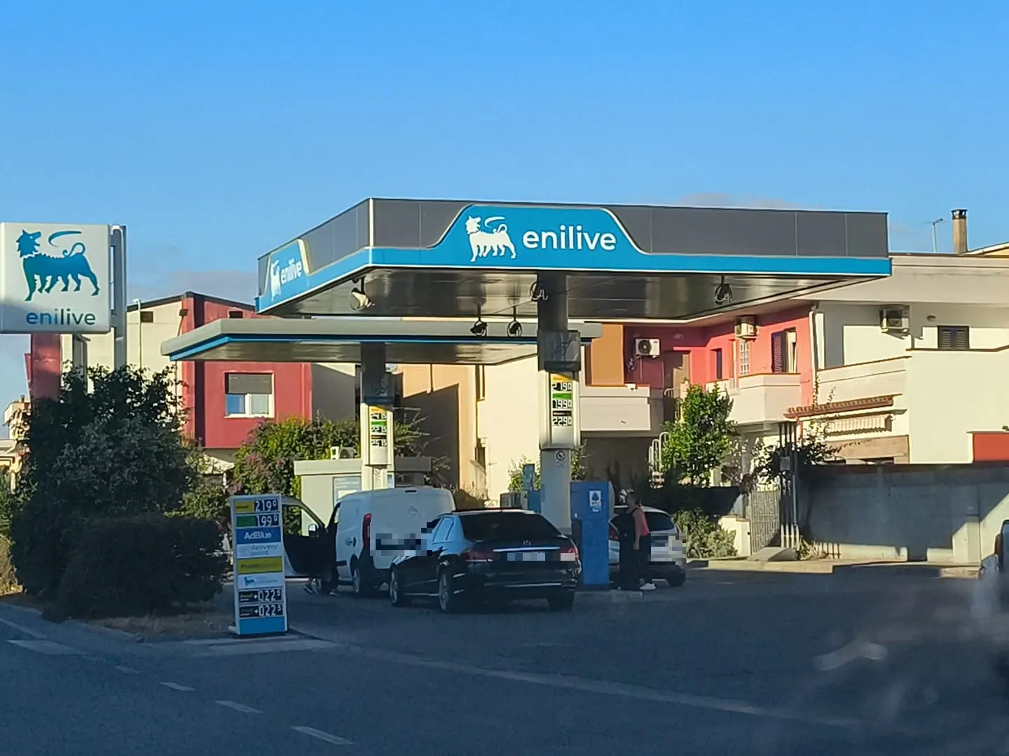 Effetto Eni minimo sui prezzi in Sardegna: un pieno di gasolio costa in media 10 centesimi in meno, di benzina 15