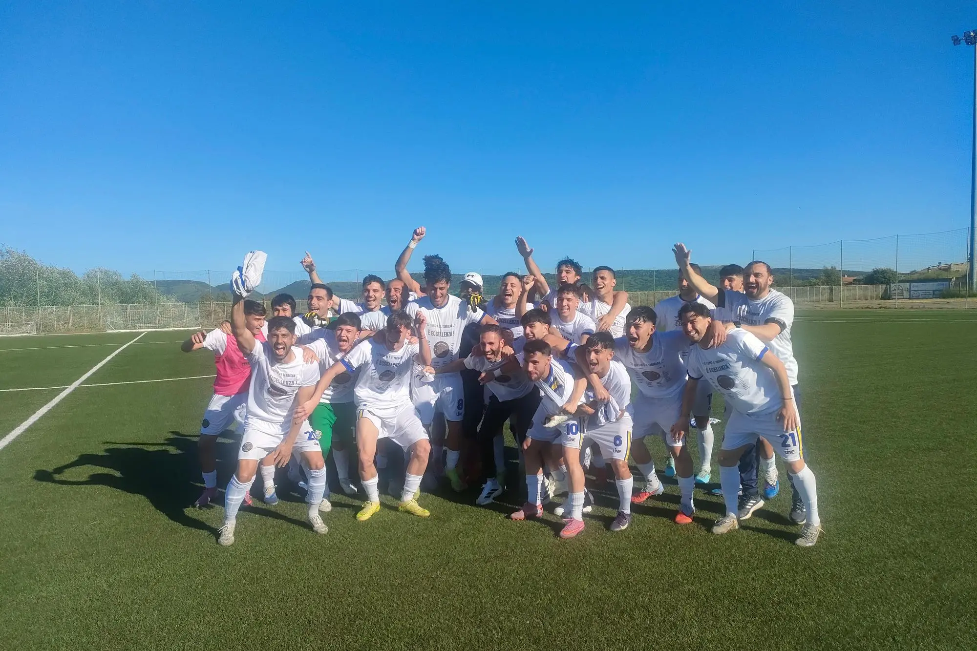 I festeggiamenti del Terralba F. Bellu al triplice fischio (foto di Giacomo Pala)