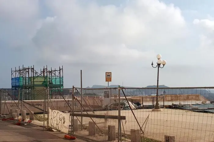 Un cantiere a Cagliari (Ansa)
