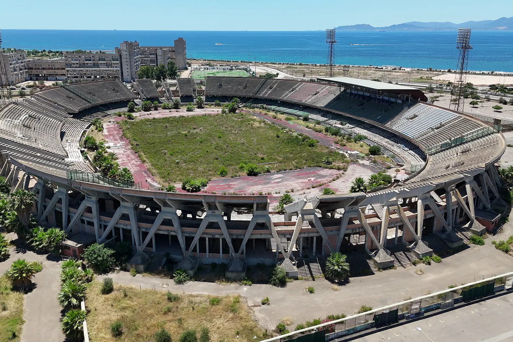 Il vecchio stadio Sant'Elia (foto L'Unione Sarda)