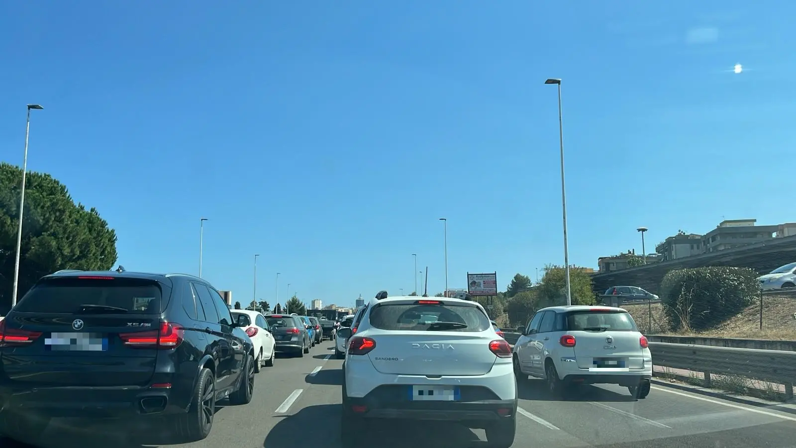 Auto incolonnate a causa dell'incidente sull'Asse mediano all'ingresso di Cagliari