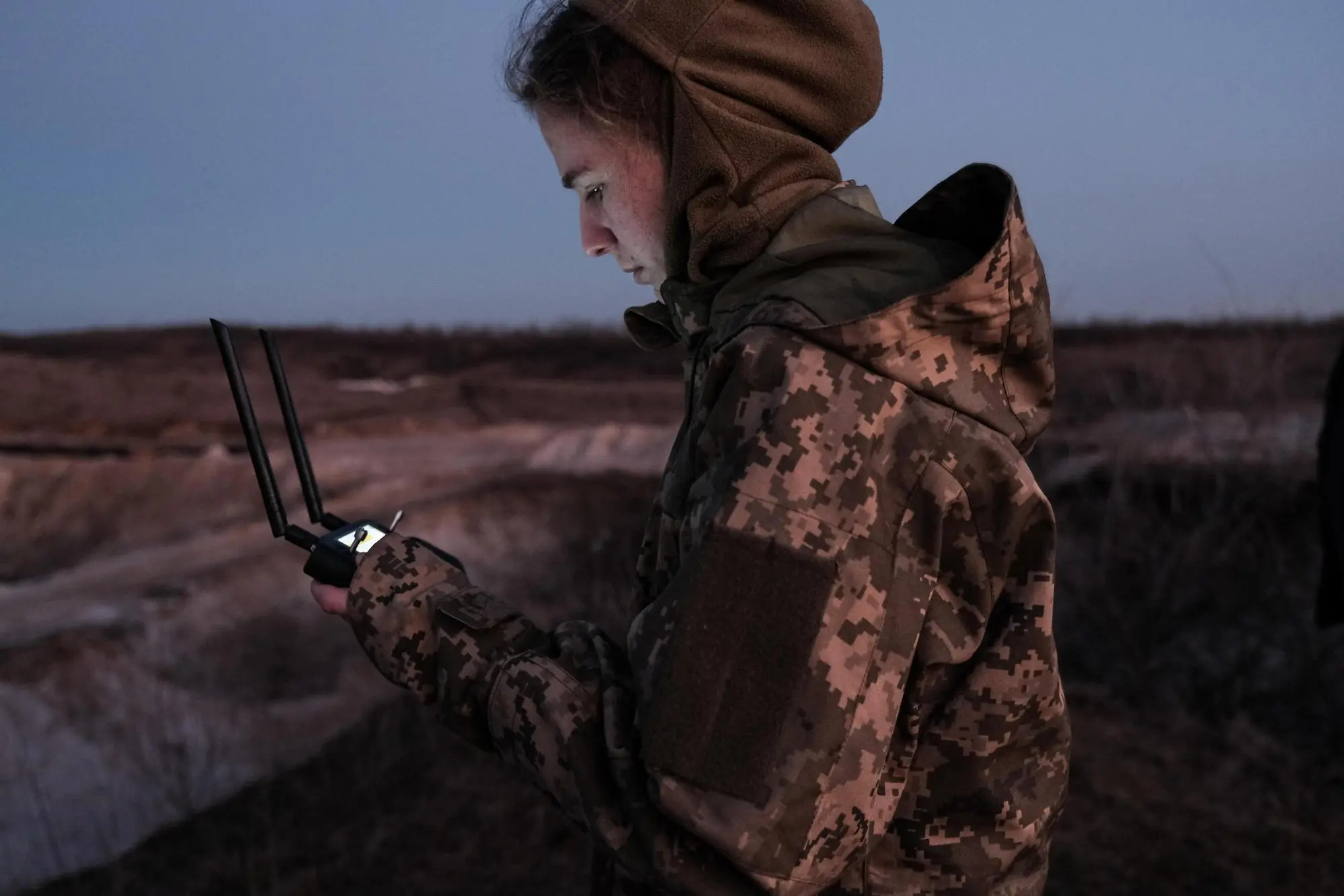 Una pilota ucraina di droni (Ansa)