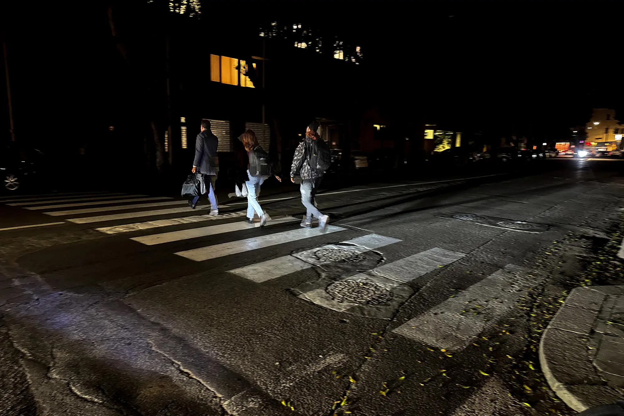 Un tratto di viale Trieste al buio