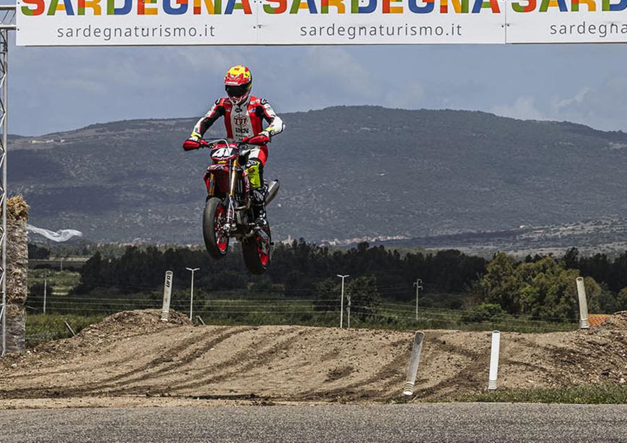 Tramatza, Schmitd domina: Superpole e Race 1 su Ducati