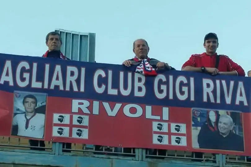 Lo striscione del Cagliari Cub Gigi Riva di Rivoli