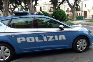 Pattuglia della Polizia a Cagliari (foto Ansa)