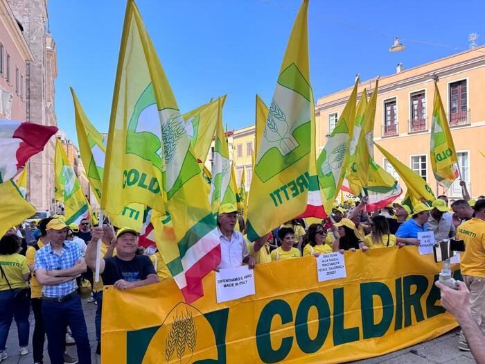 Coldiretti, blitz davanti alla Prefettura: «Difendiamo il Ma