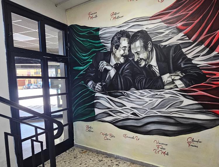 Bonorva, l’immagine di Falcone e Borsellino all’ingresso del Municipio
