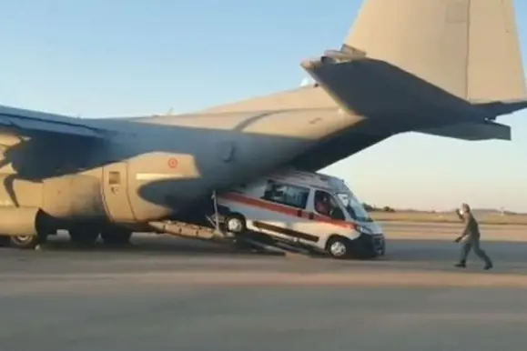 La partenza del volo urgente dalla Sardegna (Aeronautica Militare)
