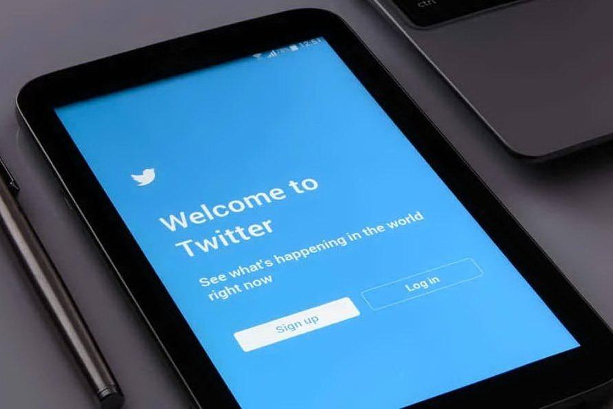 Twitter chiude 70mila account legati alla teoria cospirazionista QAnon