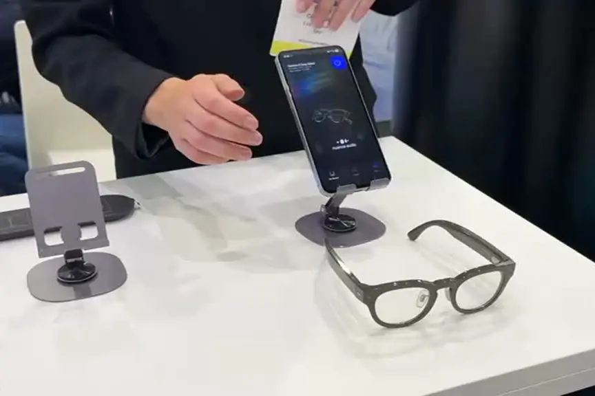 Occhiali intelligenti per sentire meglio, ecco Nuance Audio Plus