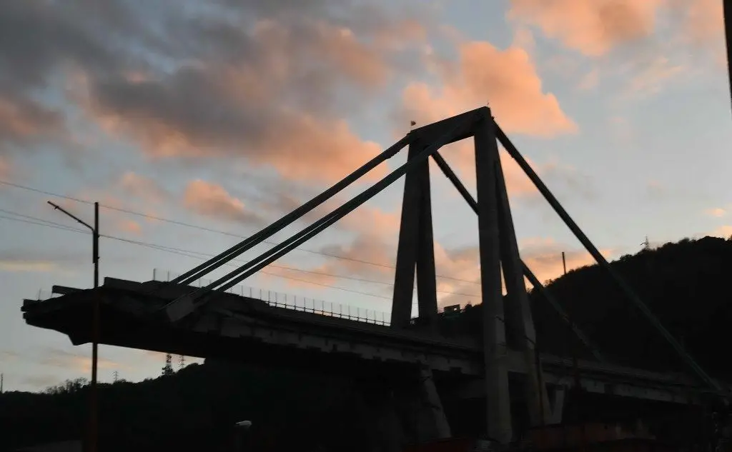 Un laboratorio svizzero analizzerà i resti del ponte crollato a Genova