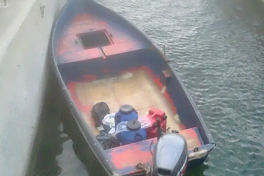 Un barchino usato dai migranti