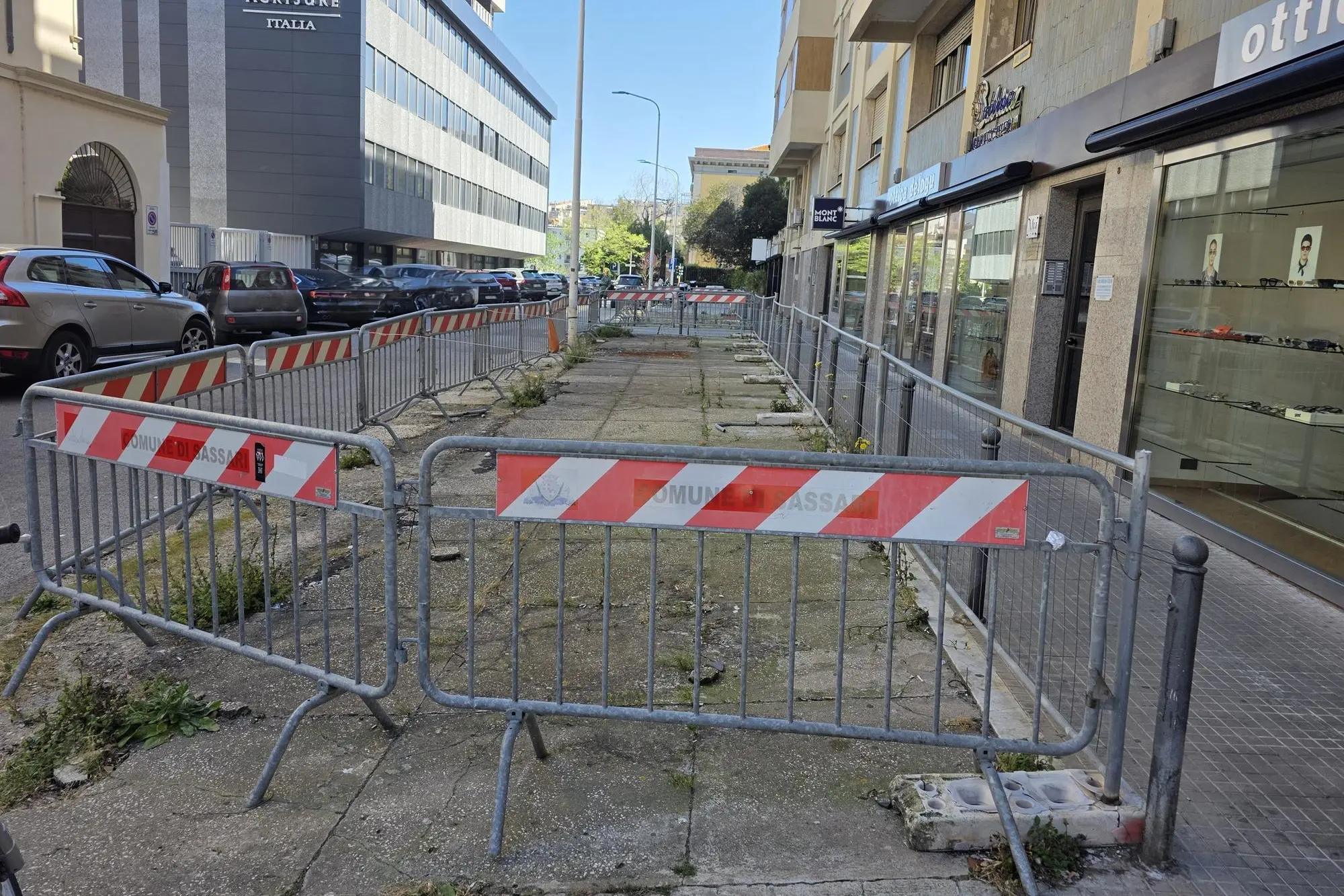 Le transenne in viale Mazzini a Sassari (Foto: Emanuele Floris)