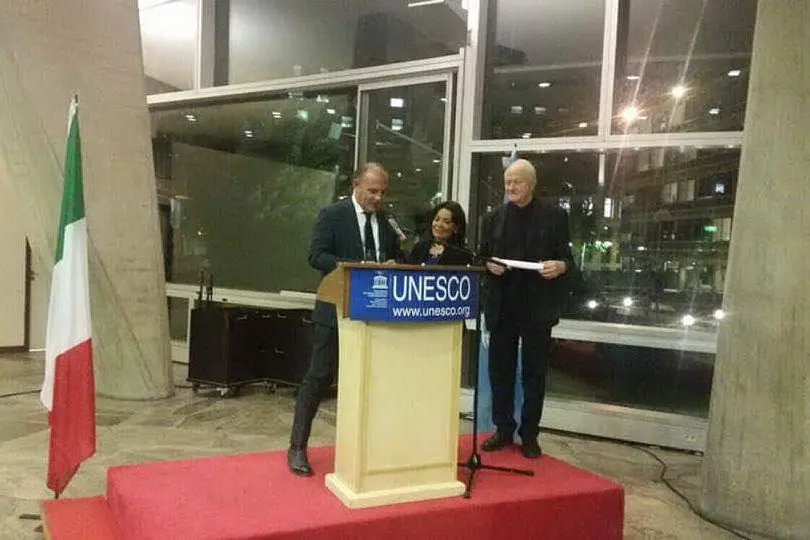 Il sindaco di Alghero Mario Bruno nella sede parigina dell'Unesco