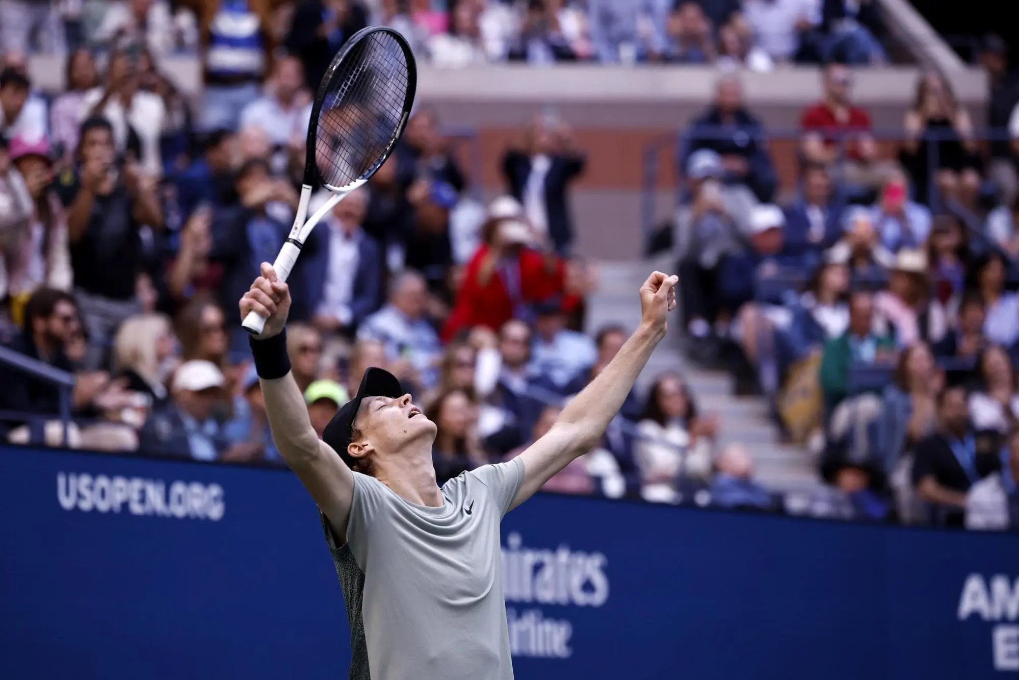 epaselect epa11593773 Jannik Sinner of Italy in celebrates his victory against Taylor Fritz of the United States during their men's final match of the US Open Tennis Championships at the USTA Billie Jean King National Tennis Center in Flushing Meadows, New York, USA, 08 September 2024. EPA/CJ GUNTHER