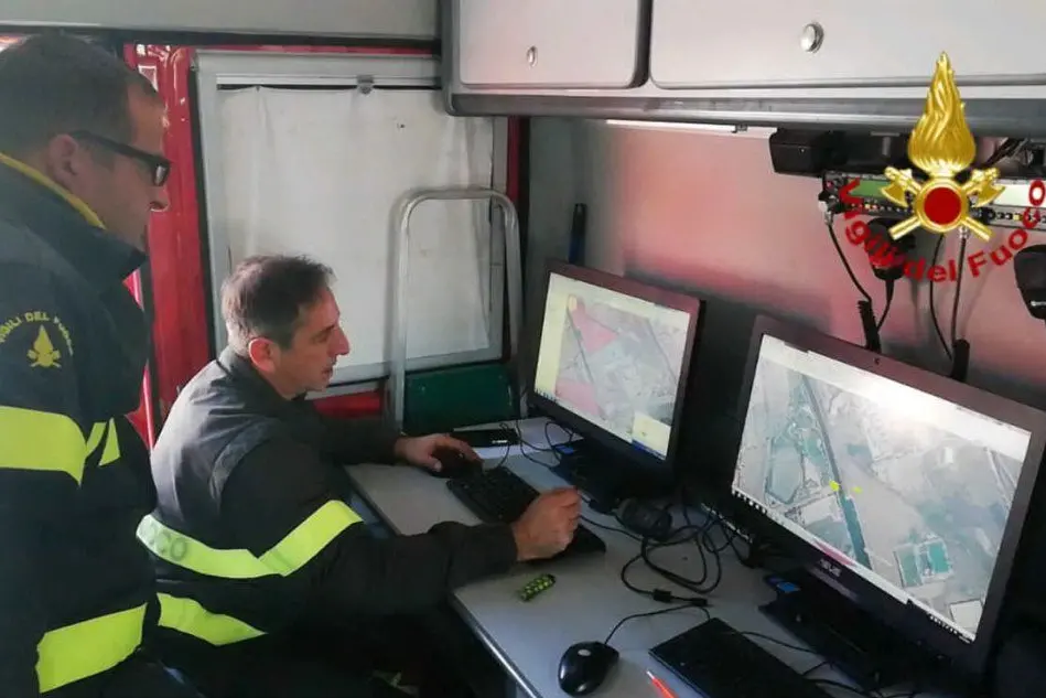 I vigili del fuoco di Cagliari sono impegnati nelle ricerche di una 82enne